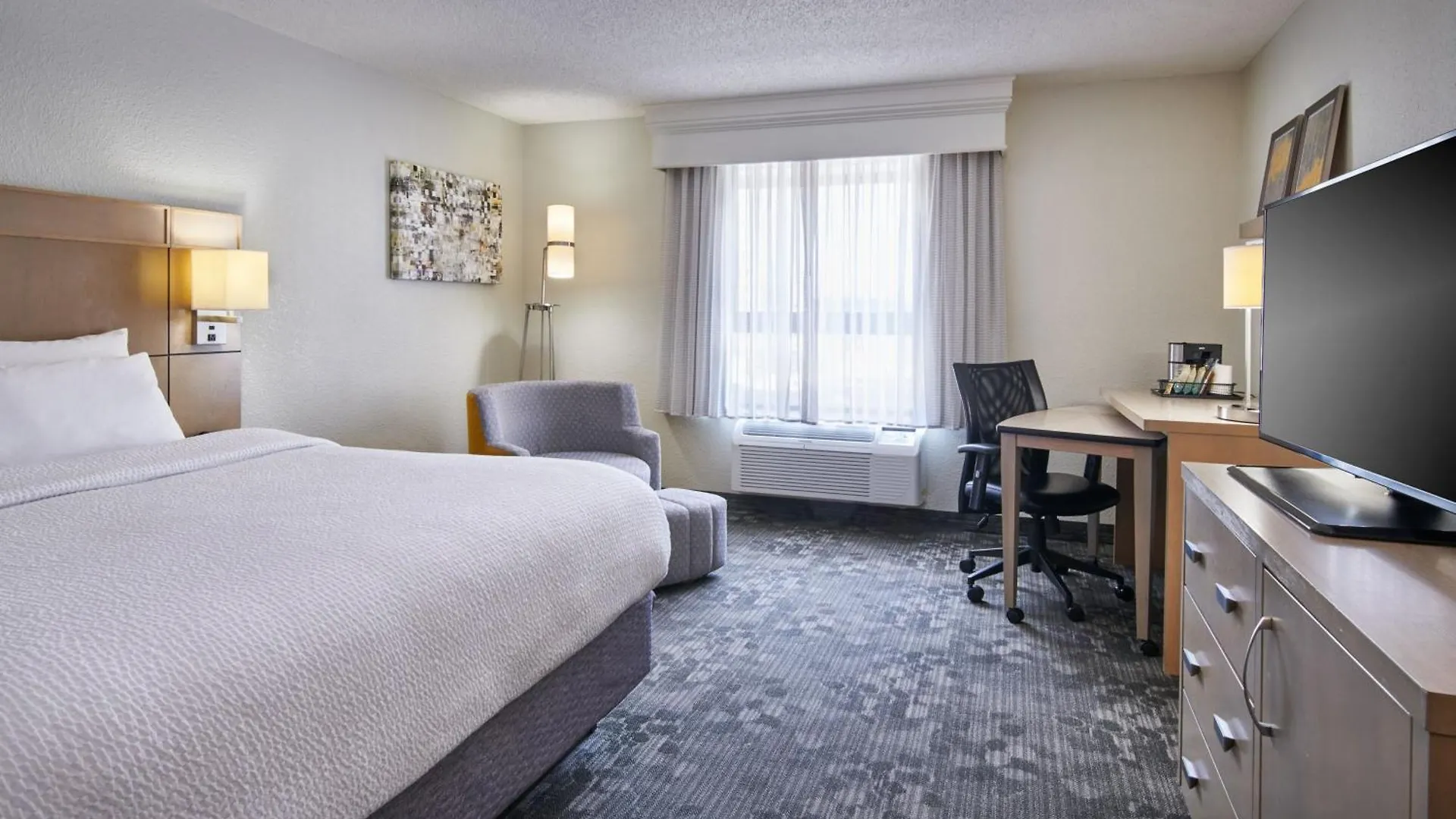 Courtyard Columbus Downtown Hotel United States