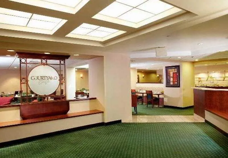 Courtyard Columbus Downtown Hotel