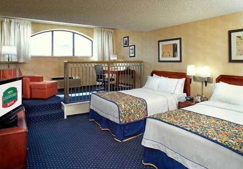 Courtyard Columbus Downtown Hotel